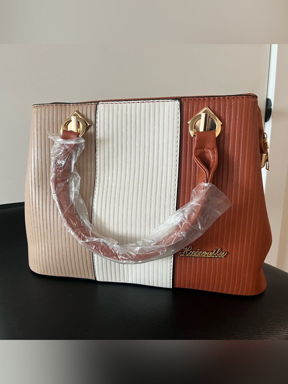 Medium size Handbag Brown